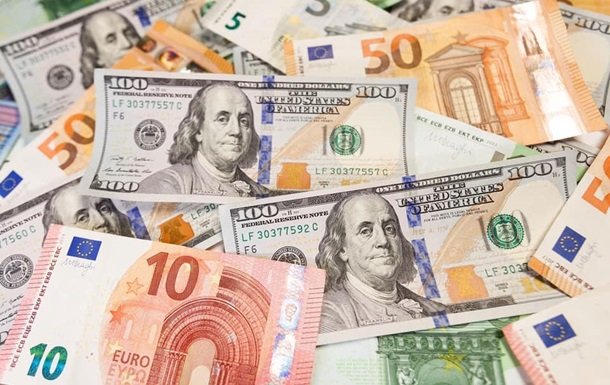 Нацбанк снизил официальный курс доллара