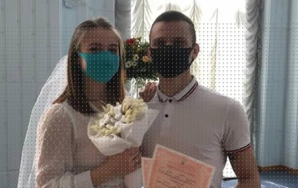 Появились фотографии свадеб во время карантина