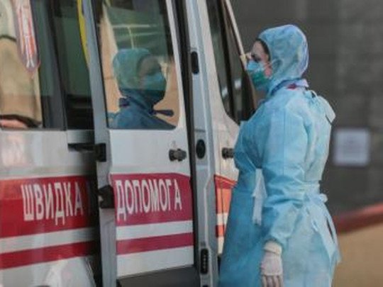 Из коронавирусной больницы Полтавы массово увольняется медперсонал