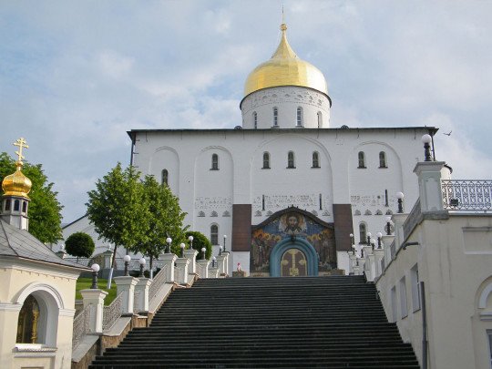 Почаевская лавра отрицает смерть монаха от коронавируса