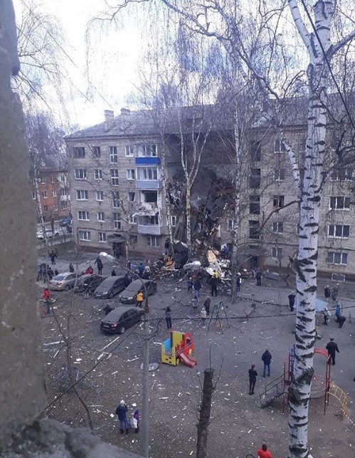 Разрушен весь подъезд: в России прогремел взрыв в жилом доме (фото, видео)