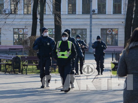 С 6 апреля в Украине ужесточают правила карантина: что запрещено делать (инфографика)