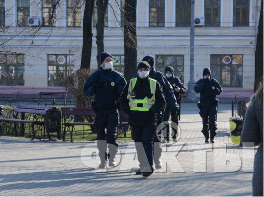 У Зеленского не исключают введения чрезвычайного положения в Украине: названо условие