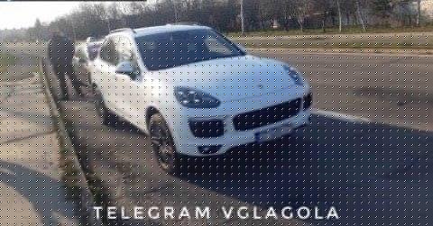 Украинец на Porshe вывез в Словакию целый багажник медицинских респираторов (фото)