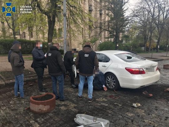 В Киеве задержали сотрудника Кабмина, бравшего десятки тысяч долларов за трудоустройство на госслужбу (фото)