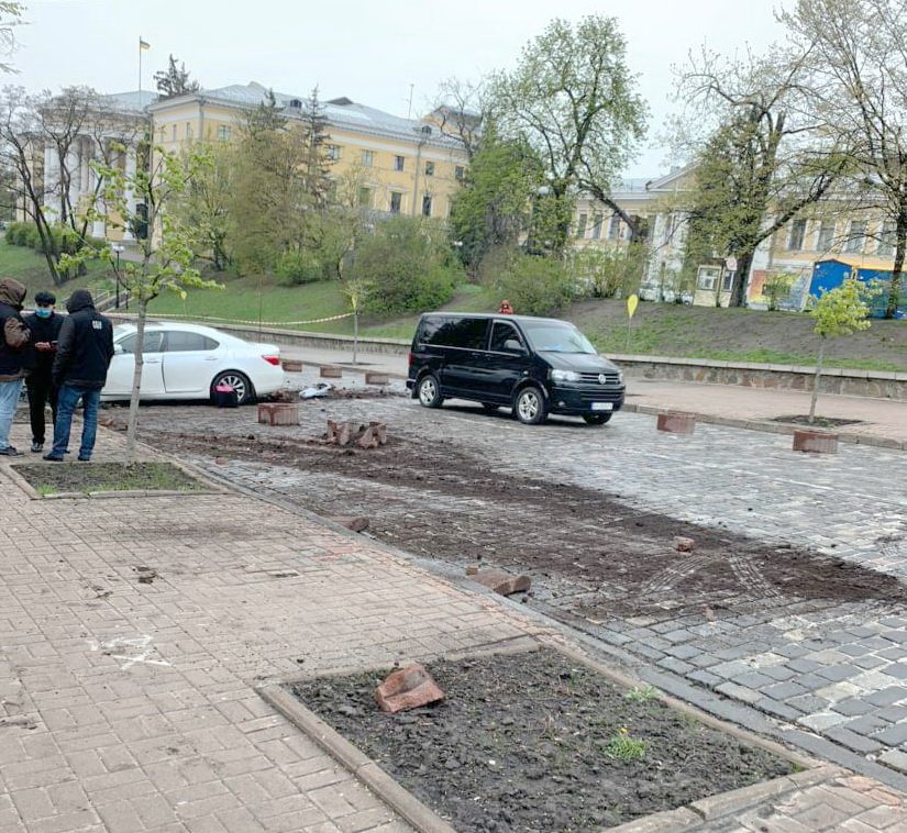 В Киеве задержали сотрудника Кабмина, бравшего десятки тысяч долларов за трудоустройство на госслужбу (фото)