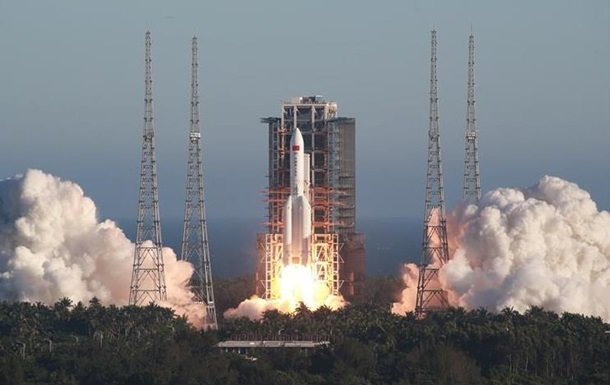 Китай запустил новую ракету с космическим кораблем