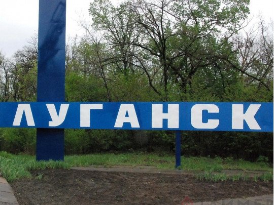 Жить сейчас в Луганске — это как обедать в туалете. В принципе, можно, но что-то не то, — переселенец