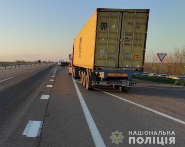 Возле Старых Маяков маршрутка «догнала» фуру — есть пострадавшие