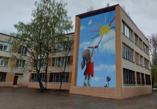 Солнце Сони: на одесской школе появился новый мурал