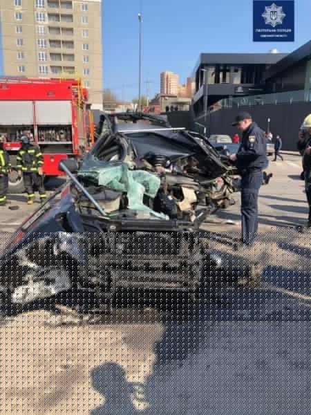 На Балковской BMW попало в ДТП: автомобиль превратился в груду металла. Фото