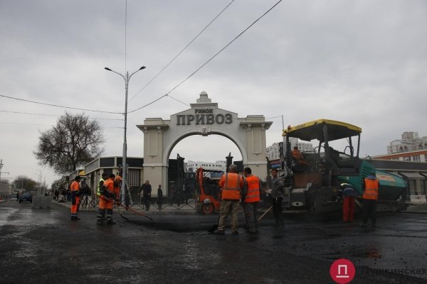 Капремонт за 90 миллионов: Преображенскую у «Привоза» закрыли только с одной стороны, но ремонта пока нет. Фото