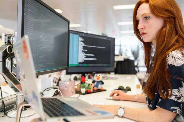 
                                                                        Почти каждая вторая украинка недовольна своей работой – исследование
                                                                                                                                                                                                                    