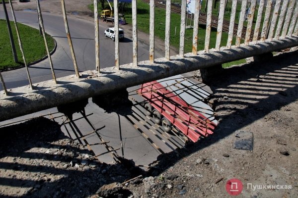 В Одессе подумывают отремонтировать опасный для пешеходов путепровод: как он выглядит сейчас. Фото