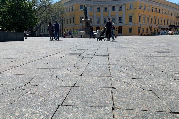 В Одессе начали ремонтировать Приморский бульвар: что там заменят 