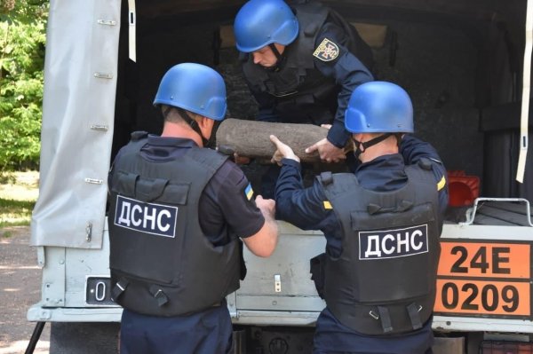 На территории больницы в Одессе нашли боеприпас время Второй мировой. Фото
