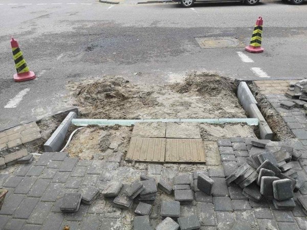 В центре Одессы еще на одном перекрестке появился «лежачий» светофор. Фото