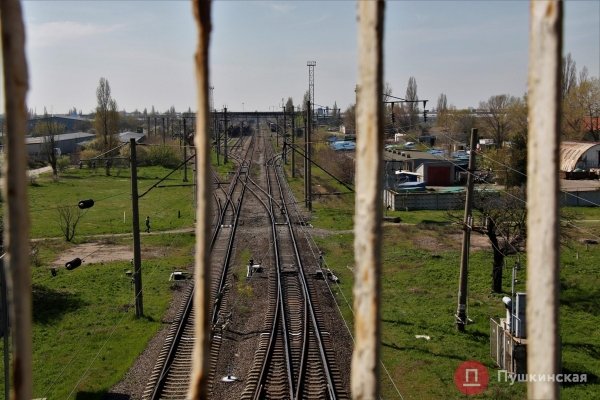 В Одессе подумывают отремонтировать опасный для пешеходов путепровод: как он выглядит сейчас. Фото