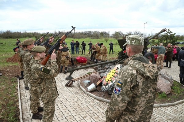 Останки 15 защитников и освободителей Одессы перезахоронили на Мемориале 412-й батареи. Видео