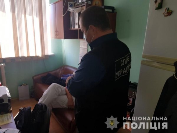 Завотделением одесской больницы вымогал 300 тысяч за бесплатную операцию и попался 