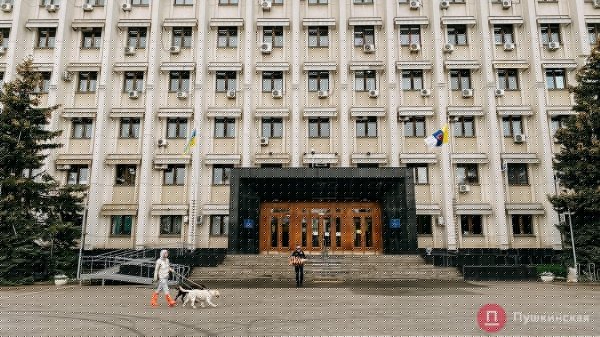 Полсквера у Одесской ОГА за 56 миллионов: почему так дорого, что будут делать и как он выглядит сейчас. Фото