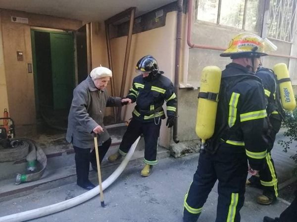 На Фонтане загорелся балкон — подозревают курящего соседа