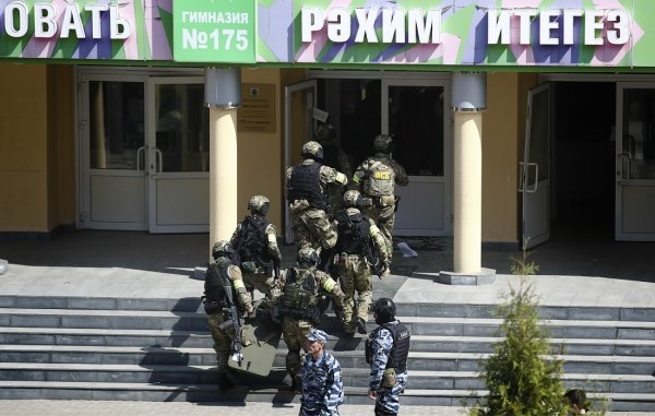 Число погибших в результате нападения на школу в Казани увеличилось, а стрелок всё-таки был один