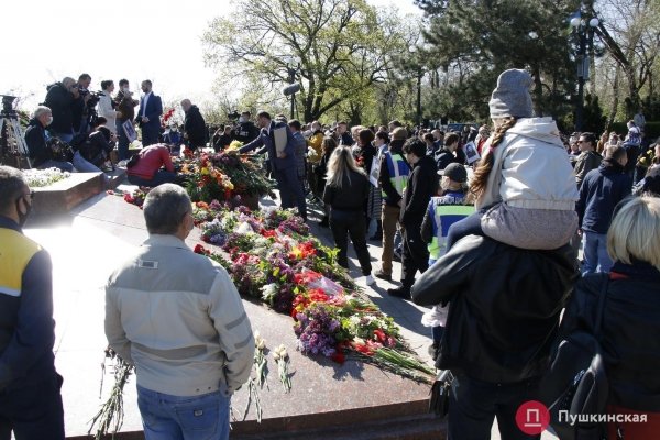 Одесса отмечает День победы: что происходит на Аллее Славы. Фото