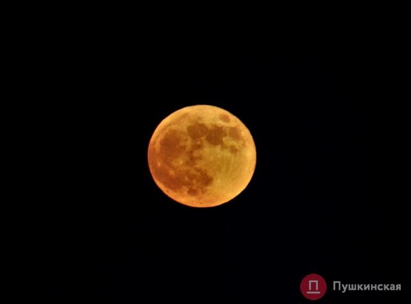 Как одесситы на берегу Черного моря красную суперлуну встречали. Фоторепортаж