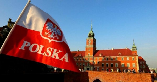 Стало известно, сколько украинцев с видом на жительство живет в Польше