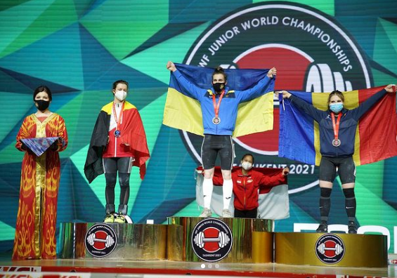 Українка Конотоп зі світовим рекордом виграла «золото» чемпіонату світу в Ташкенті