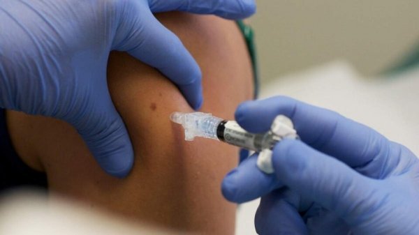 В Украине хотят обязать учителей проходить вакцинацию