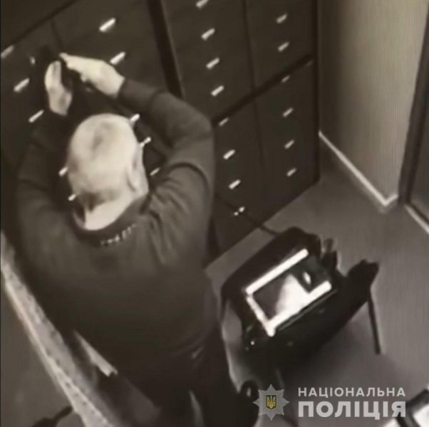 Зникли мільйони доларів: в Україні масово грабують банківські комірки