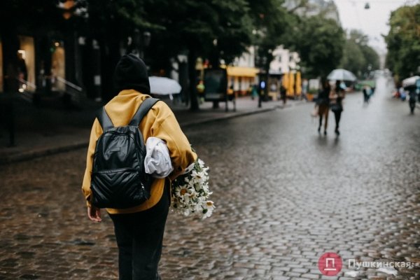 Дождь, ветер, холодрыга: как в Одессе стартовало лето. Фоторепортаж
