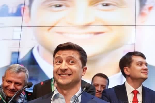 
                                                                        У Зеленского нет конкурентов на выборах? Есть! Это Медведчук, которого президент так боится
                                                                                                                                                                                                                    