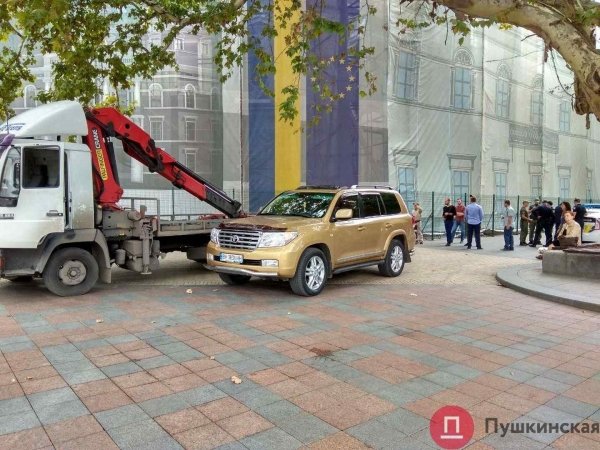 Недостаточно «автохамов»: одесская мэрия откажется от покупки эвакуаторов, но купит электромобили