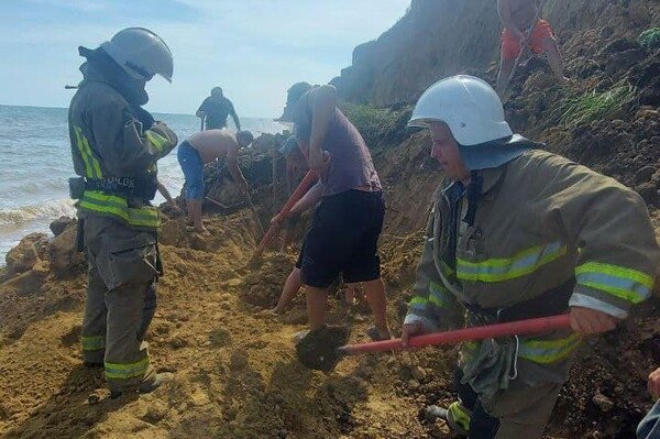 На курорте в Одесской области произошел оползень: под завалами ищут людей (обновлено)