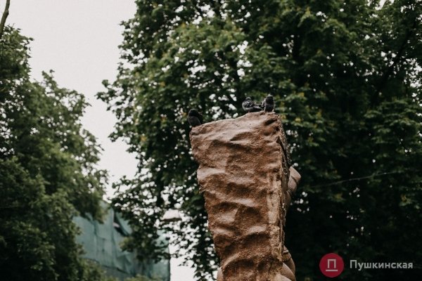 Дождь, ветер, холодрыга: как в Одессе стартовало лето. Фоторепортаж