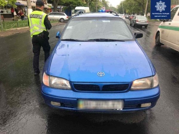 На Генерала Петрова в Одессе автомобиль сбил пешехода с ребенком