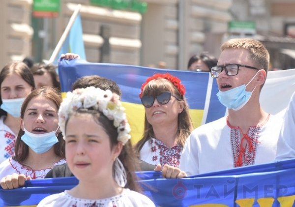 По Одессе прошёл марш вышиванок