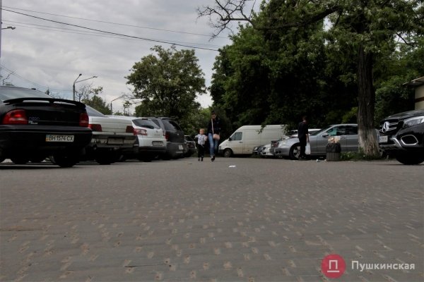 Возле одесской больницы хотят сделать парковку за 3,5 миллиона. Фото