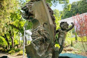 Вперед за новыми фото: в Греческом парке установили две скульптуры