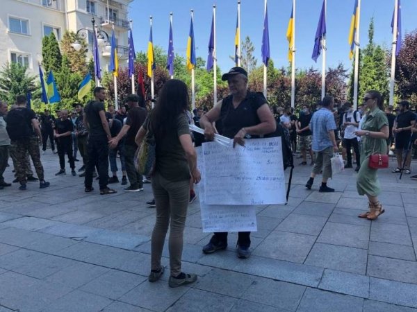 
                                                                        Центр Киева заблокирован: к ОП пришли разгневанные активисты (фото, видео)
                                                                                                                                                                                                                    