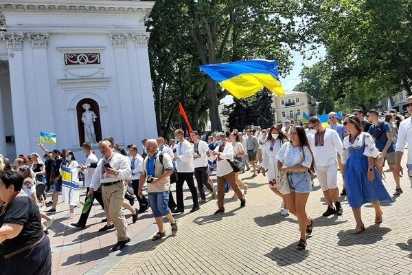 Минутка красоты: как в Одессе прошел мегамарш в вышиванках