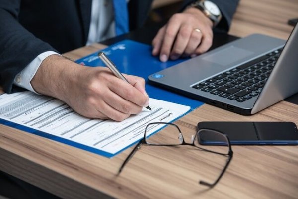 
                                                                        Адвокатам могут разрешить носить и применять травматическое оружие
                                                                                                                                                                                                                    