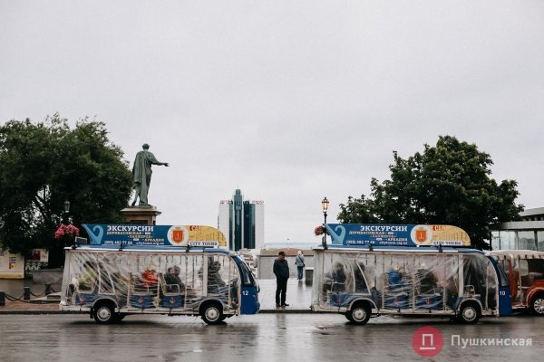Дождь, ветер, холодрыга: как в Одессе стартовало лето. Фоторепортаж