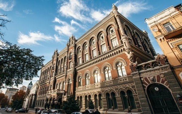 Гривна укрепилась за месяц на 1%