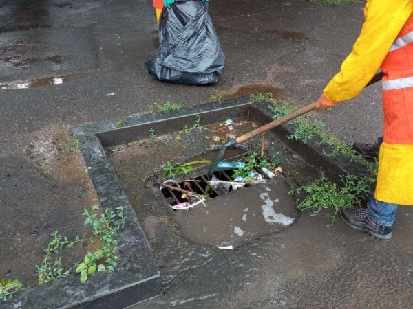 Дождь затопил две улицы в Одессе. Фото