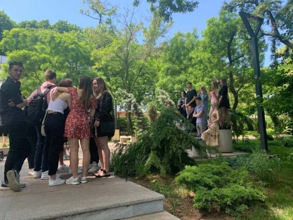 Труханов и Рева открыли новые скульптуры в Греческом парке 