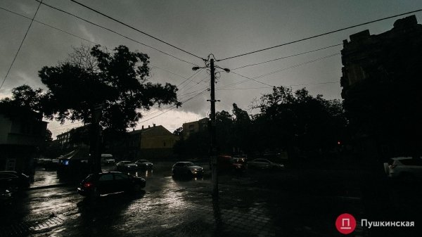 Гром, молнии и ливень: как на Одессу обрушилась непогода. Фоторепортаж